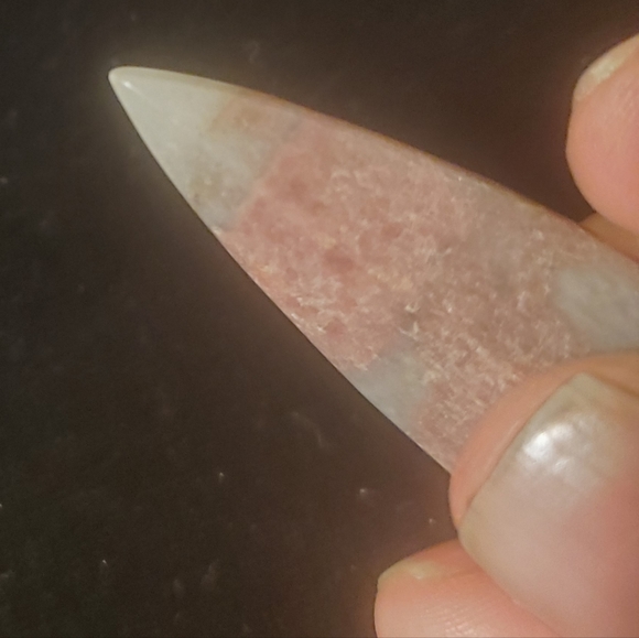 New Carved Rhodonite Arrowhead Pendant. - Picture 6 of 14